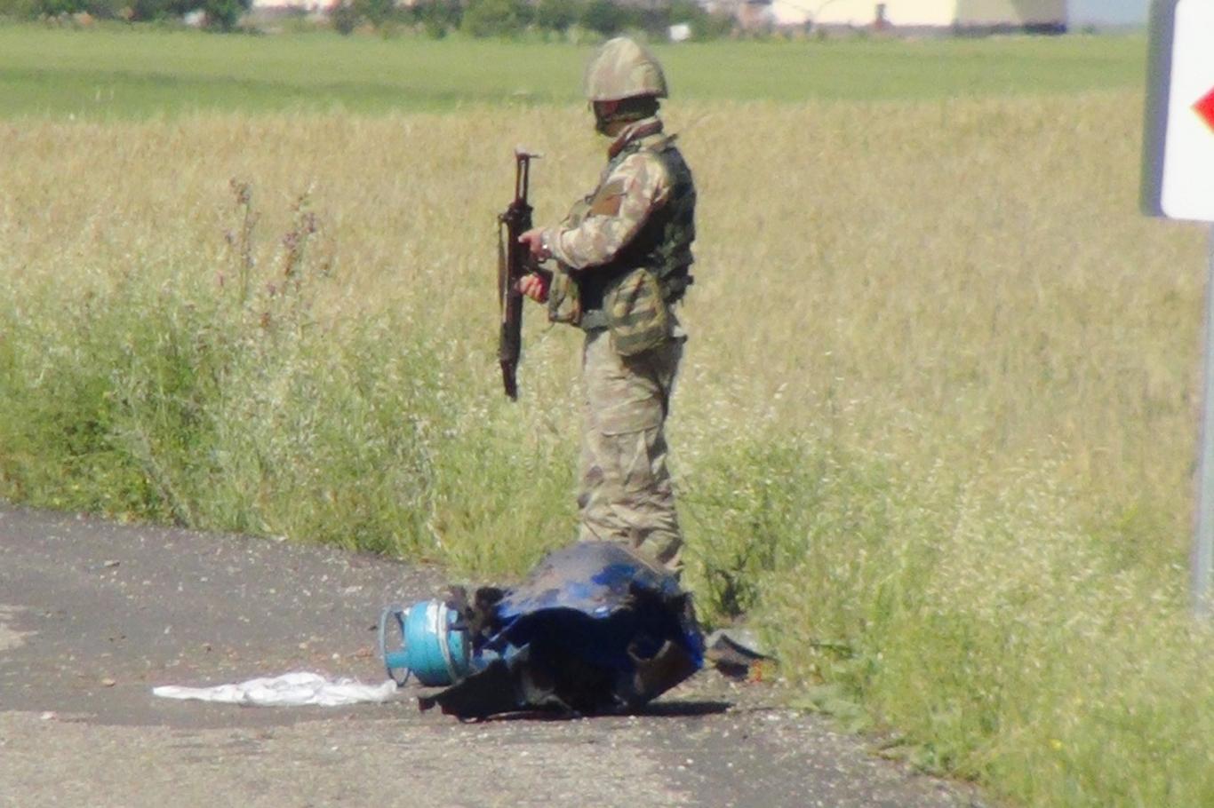 Yola tuzaklanmış bomba düzeneği bulundu Yola tuzaklanmış bomba düzeneği bulundu